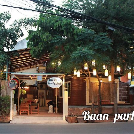 Baan Park Raak Backpacker Hostel Chiang Mai Zewnętrze zdjęcie