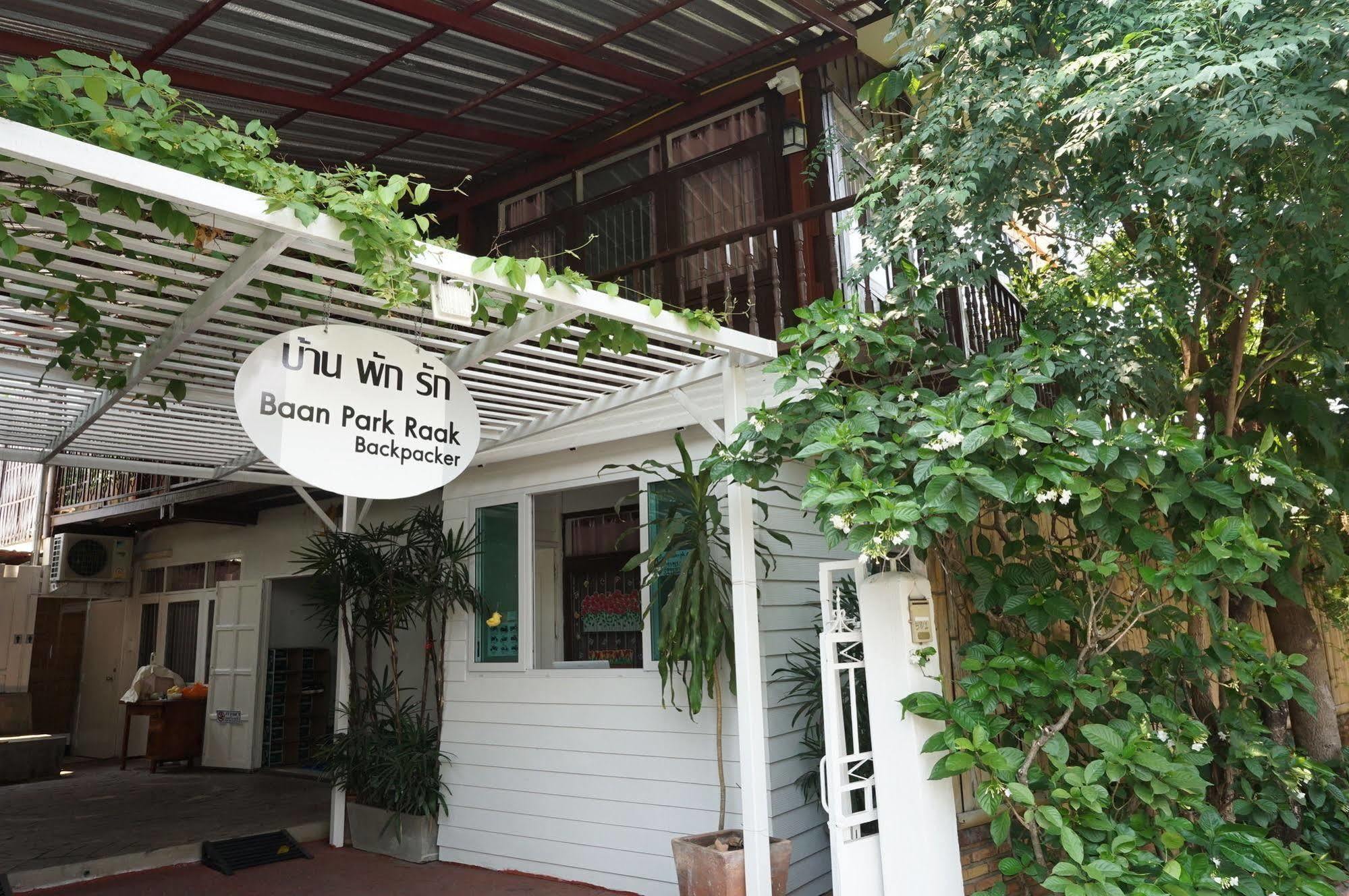 Baan Park Raak Backpacker Hostel Chiang Mai Zewnętrze zdjęcie