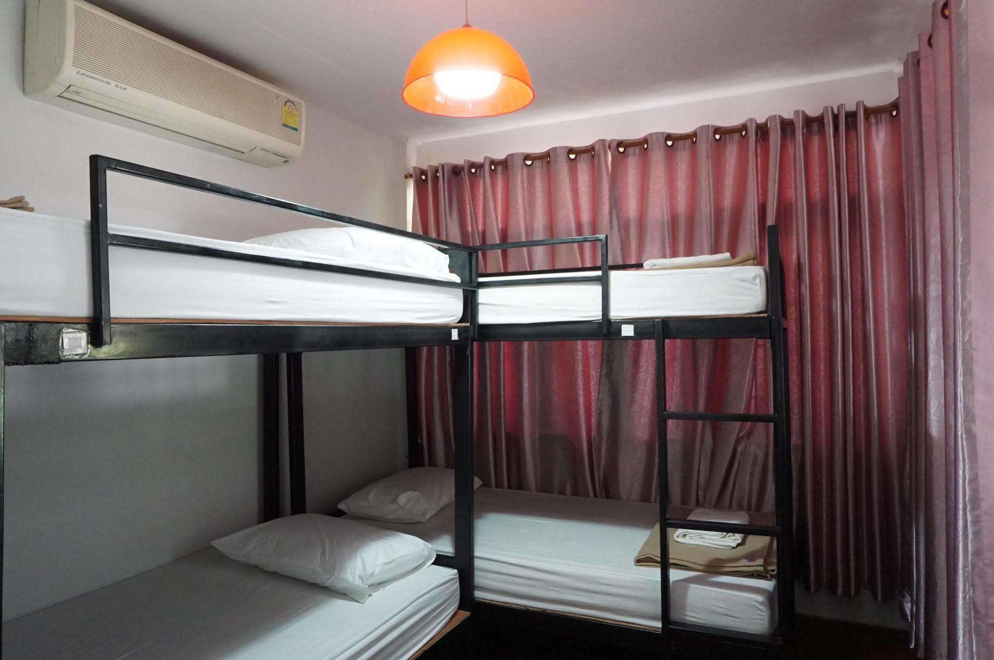 Baan Park Raak Backpacker Hostel Chiang Mai Zewnętrze zdjęcie