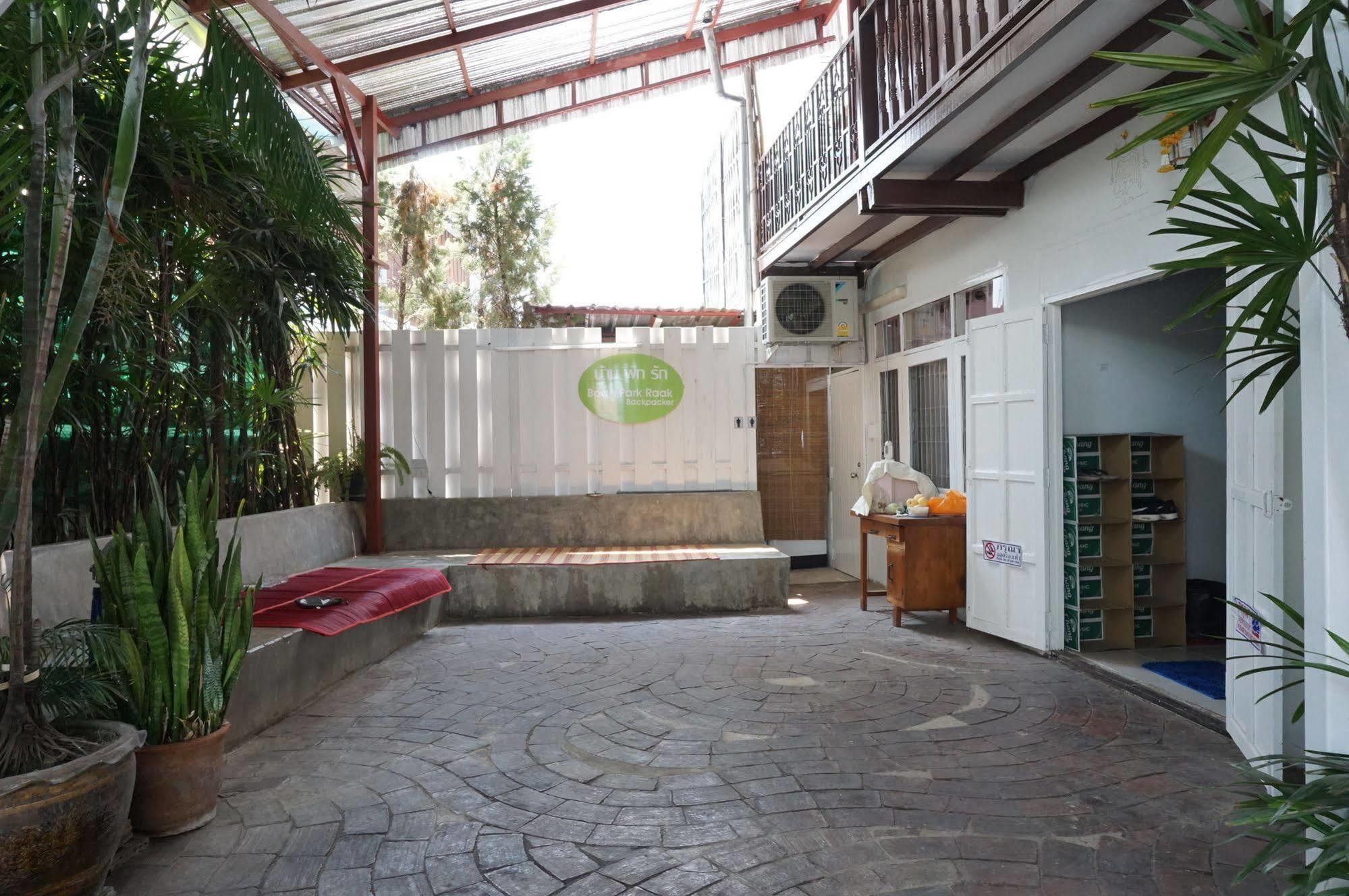 Baan Park Raak Backpacker Hostel Chiang Mai Zewnętrze zdjęcie