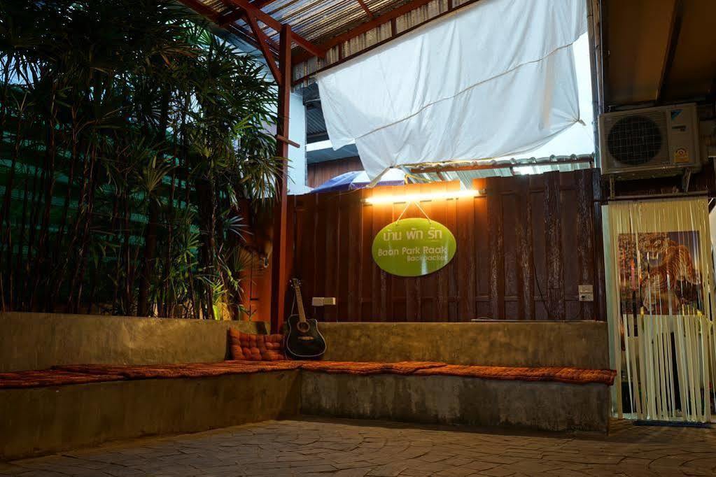 Baan Park Raak Backpacker Hostel Chiang Mai Zewnętrze zdjęcie